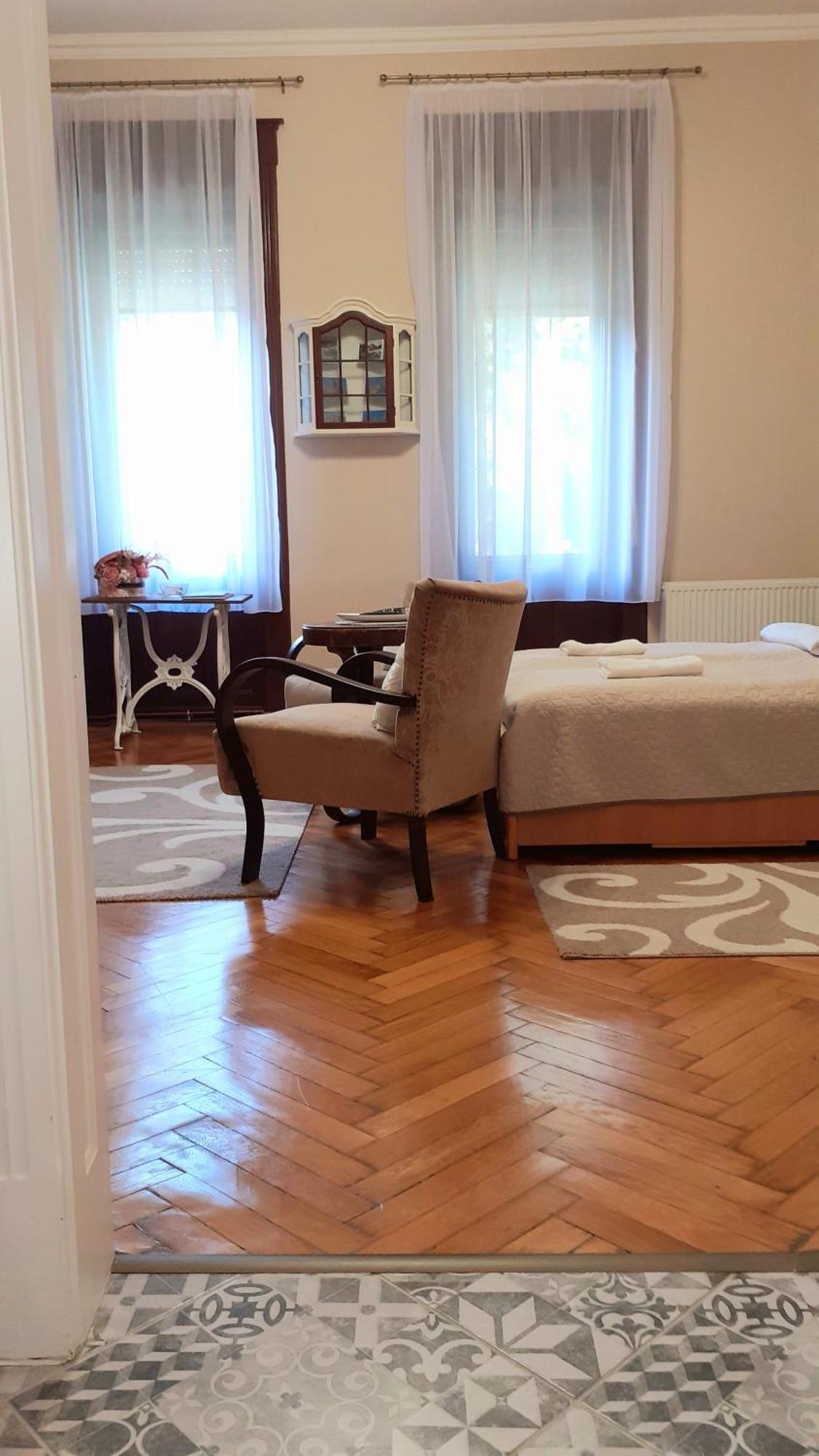 Ferienwohnung Ekszerdoboz Apartman Erlau Exterior foto
